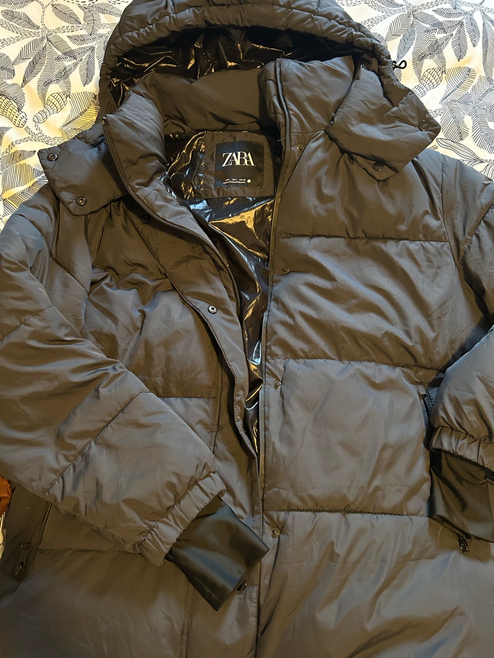 ZARA Men's Hooded Puffer Jacket in Charcoal Gray